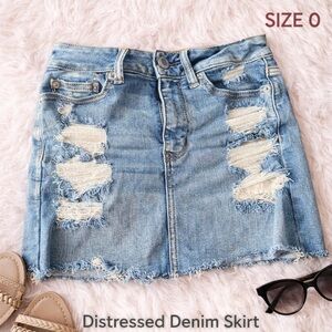 American Eagle Distressed Denim Mini Skirt Size 0 Light Wash Frayed Hem